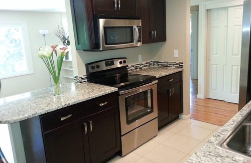 Lincoln House | Beautiful remodeled 4 bedroom 2 bath house
