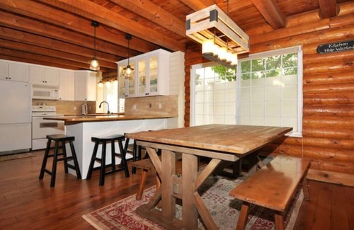 Snowbird Cabin | Beautiful Remodeled 5 Bedroom 3000 sq ft Cabin in the Iconic Vivian Park Area
