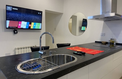 Parana House | Beautiful Remodeled French Home Premium Kitchen 3 Bdrm @ Residential Center Area