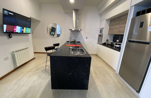 Parana House | Beautiful Remodeled French Home Premium Kitchen 3 Bdrm @ Residential Center Area