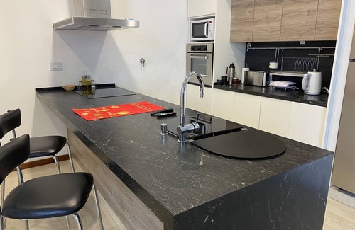 Parana House | Beautiful Remodeled French Home Premium Kitchen 3 Bdrm @ Residential Center Area