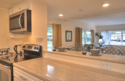 Lutz House | BEAUTIFUL remodeled house at lake with fishing pier in GREAT LOCATION, N. Tampa