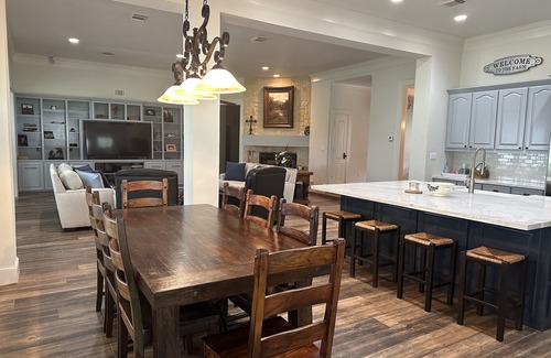 Anderson House | Beautiful remodeled Lodge on breathtaking ranch!