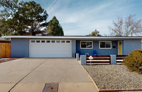 Uptown House | Beautiful Remodeled Single Family Home Near Freeway Access Shopping and Dining