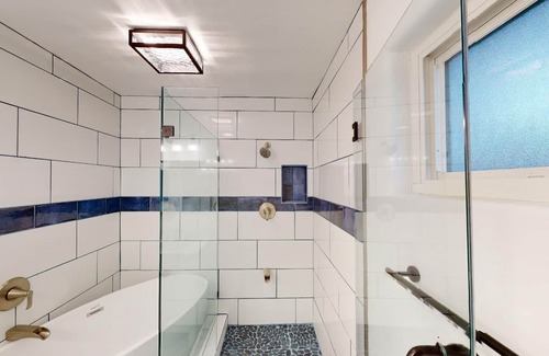 Uptown House | Beautiful Remodeled Single Family Home Near Freeway Access Shopping and Dining