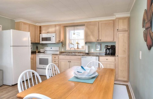 Long Beach House | Beautiful-Remodeled Duplex-2BR/1BA 2nd Row-Oceanview-Sleeps6