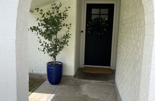 Burleson House | BEAUTIFUL REMODELED WITH HIGH END FURNISHINGS 3 BR/2B HOME IN BURLESON TX!