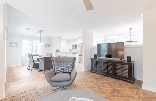 West Beach Village Villa | Beautiful reno, central, to beach and golf