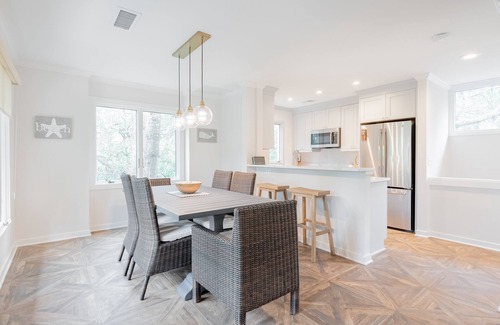 West Beach Village Villa | Beautiful reno, central, to beach and golf