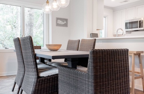 West Beach Village Villa | Beautiful reno, central, to beach and golf