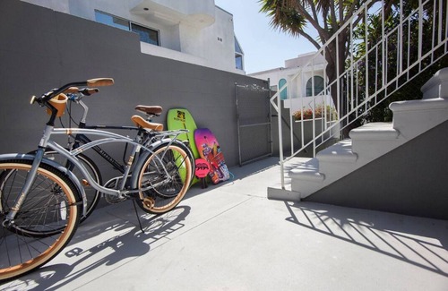 Ocean Park Apartment | Beautiful renovated studio close to the ocean.