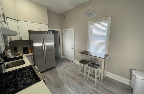 Cleveland Apartment | Beautiful Renovated aged Spacious Apartment in Cleveland