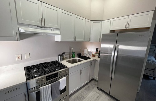 Cleveland Apartment | Beautiful Renovated aged Spacious Apartment in Cleveland