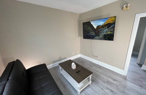 Cleveland Apartment | Beautiful Renovated Apartment in Cleveland