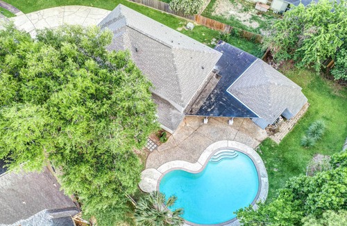 Taylor Lake Village House | Beautiful Renovated Claer Lake 5bedroom with pool