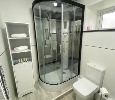 Llandeilo House | Beautiful renovated former coach house