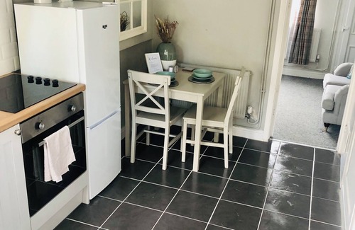 Wigston Cottage | Beautiful, renovated 1 Bedroom Cottage, with private yard. Great location.
