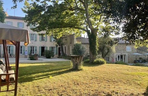 Quarante House | Beautiful renovated Mansion. Family friendly with large secluded garden and pool