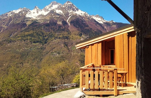 Oz Cottage | beautiful renovated mountain cottage for skiing, cycling, mountain biking, hiking