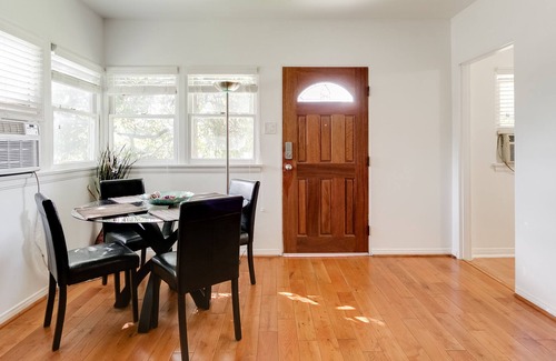 Valley Village Apartment | Beautiful & renovated Garden Apt in Valley Village