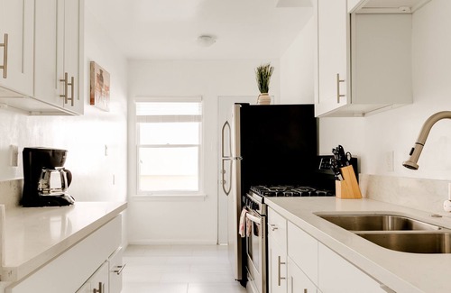 Valley Village Apartment | Beautiful & renovated Garden Apt in Valley Village