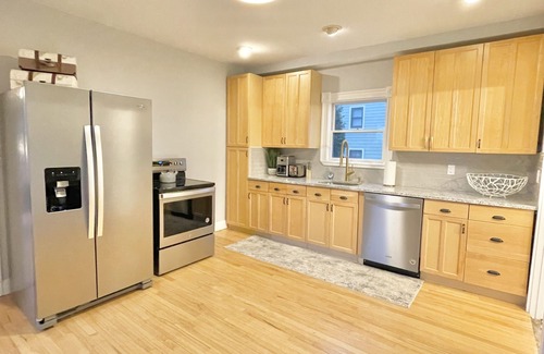 Marlborough House | Beautiful Renovated CASTLE 5Bedrooms 2bath near BOSTON