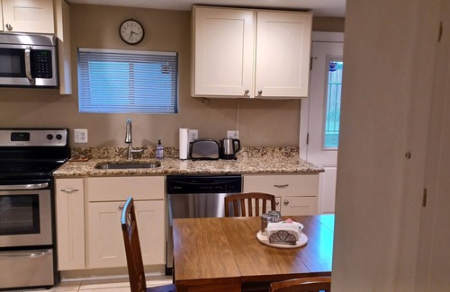 Takoma Apartment | Beautiful Renovated 2 Bedroom Apt Takoma Pk