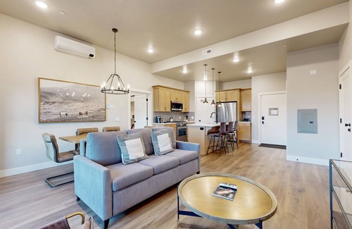 Park City Condo | Beautiful resort condo with pool, gym and mountain views