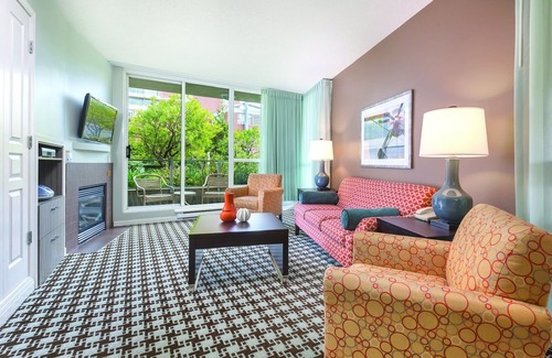 Inner Harbour Resort | Beautiful resort in the heart of it all!