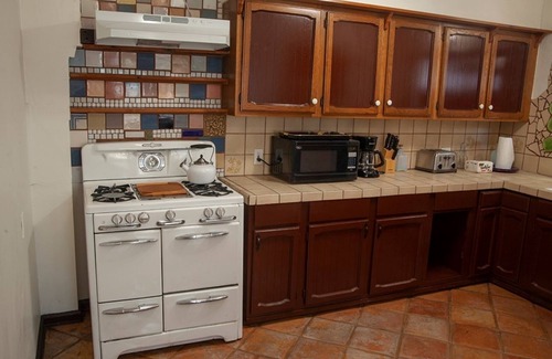 Tarzana Villa | Beautiful Resort in NoHo