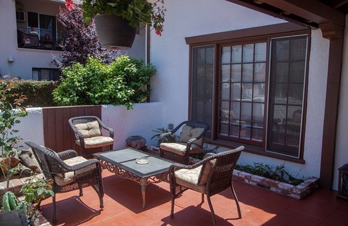 Tarzana Villa | Beautiful Resort in NoHo