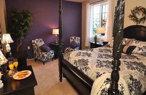 Manson House | Beautiful Resort Property - Lake front, pool, soaking tub and pool house