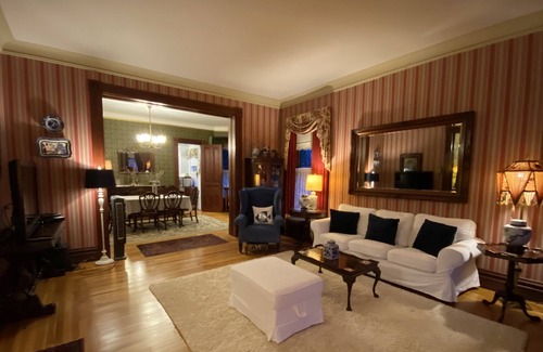 Troy House | Beautiful Restored Victorian House Perfect for Retreats, Holidays or Getaways!