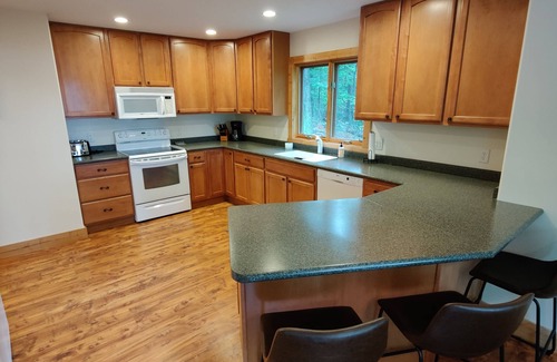 New Auburn Cabin | Beautiful retreat on Lower Long Lake, privacy and waterfront!