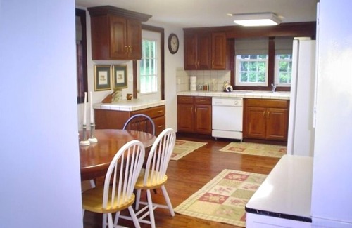Green Mountain House | Beautiful Retreat (2night min.) - 33 Private Mountain Acres to Hike