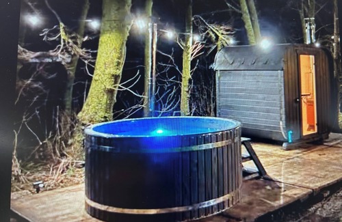 Pingjum House | Beautiful Retreat with Hot Tub, Sauna, and Pool in an Authentic Farmhouse
