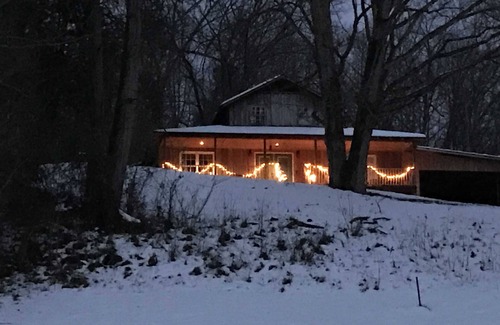 Bluff City House | Beautiful, River-Front, Pet-Free Home