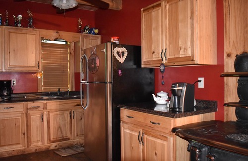 Hiawassee Cabin | Beautiful River/Waterfall Cabin 13 miles to Helen 6 miles to Hiawassee