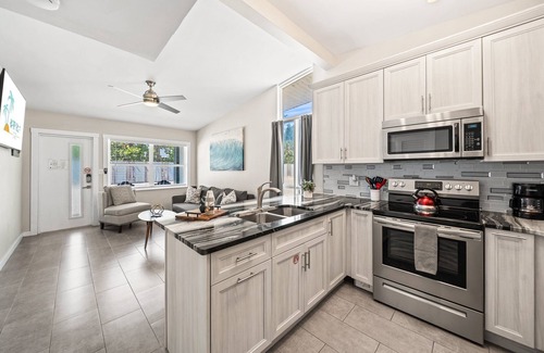 Orlando Beach Condo | Beautiful Riverfront Villa W/Private Beach Access, Fire Pit, & BBQ Grills 🩴🌊
