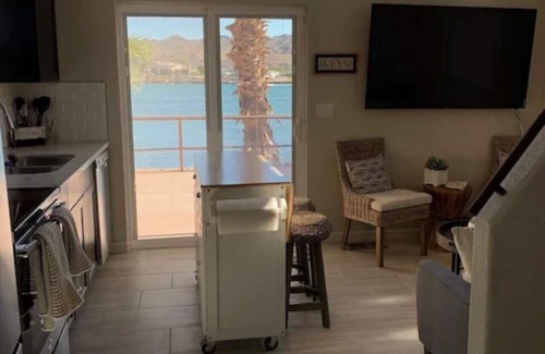 Parker Dam House | Beautiful Riverfront Beach Villa 12