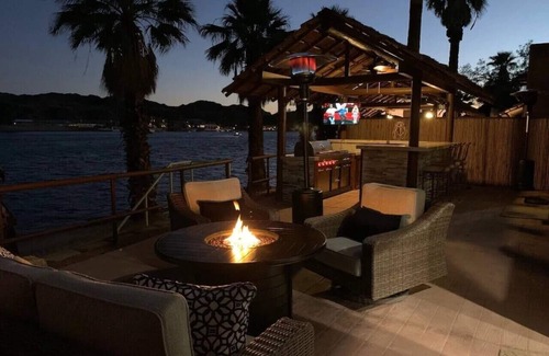 Parker Dam House | Beautiful Riverfront Beach Villa 12
