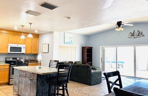 Tropic House | Beautiful riverfront home.