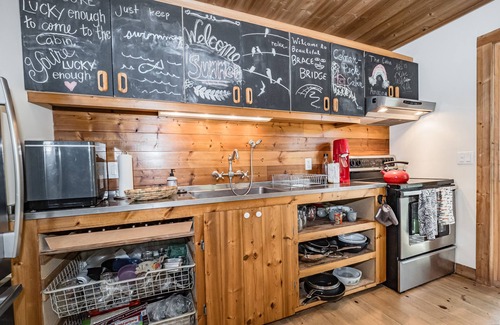 Bracebridge Cottage | Beautiful Riverside Cottage that your family will enjoy!