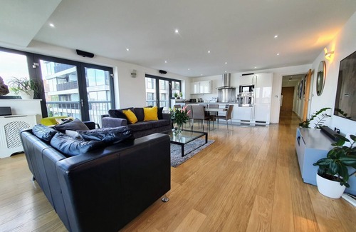 Island Gardens Apartment | Beautiful Riverside London apartment