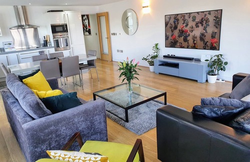 Island Gardens Apartment | Beautiful Riverside London apartment