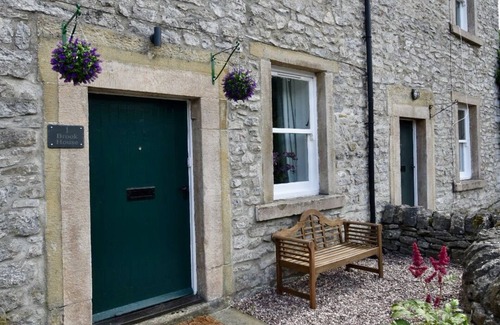 Hope Valley House | Beautiful riverside village cottage in the heart of the Peak District