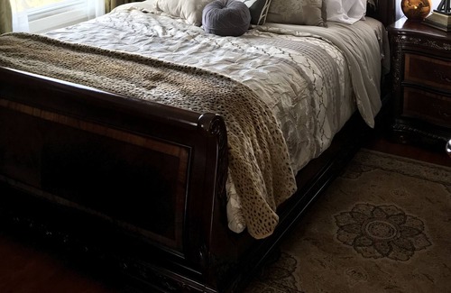 Little Ferry House | Beautiful Room and Accommodations, close to everything!