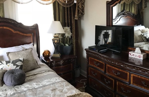 Little Ferry House | Beautiful Room and Accommodations, close to everything!