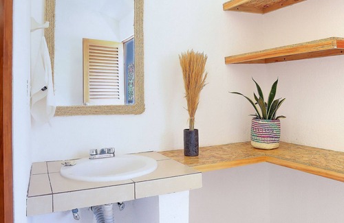 Mazunte House | BEAUTIFUL room bathroom & terrace Private wifi Fan