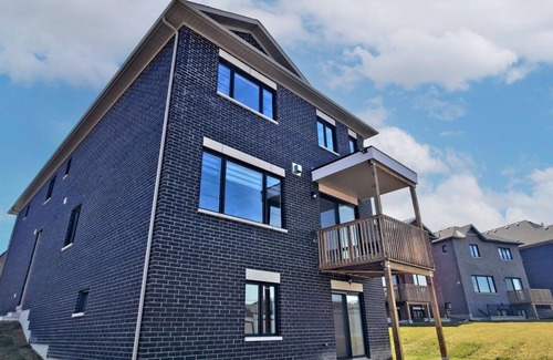 Vaughan House | Beautiful room, quiet house with the comfort of a luxurious home near Wonderland